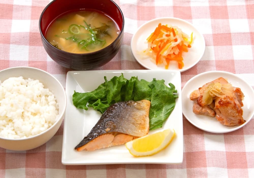 調理済み食材の配膳例