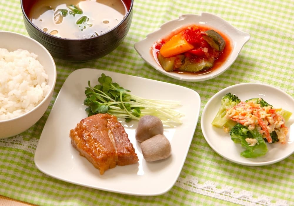 調理済み食材の配膳例