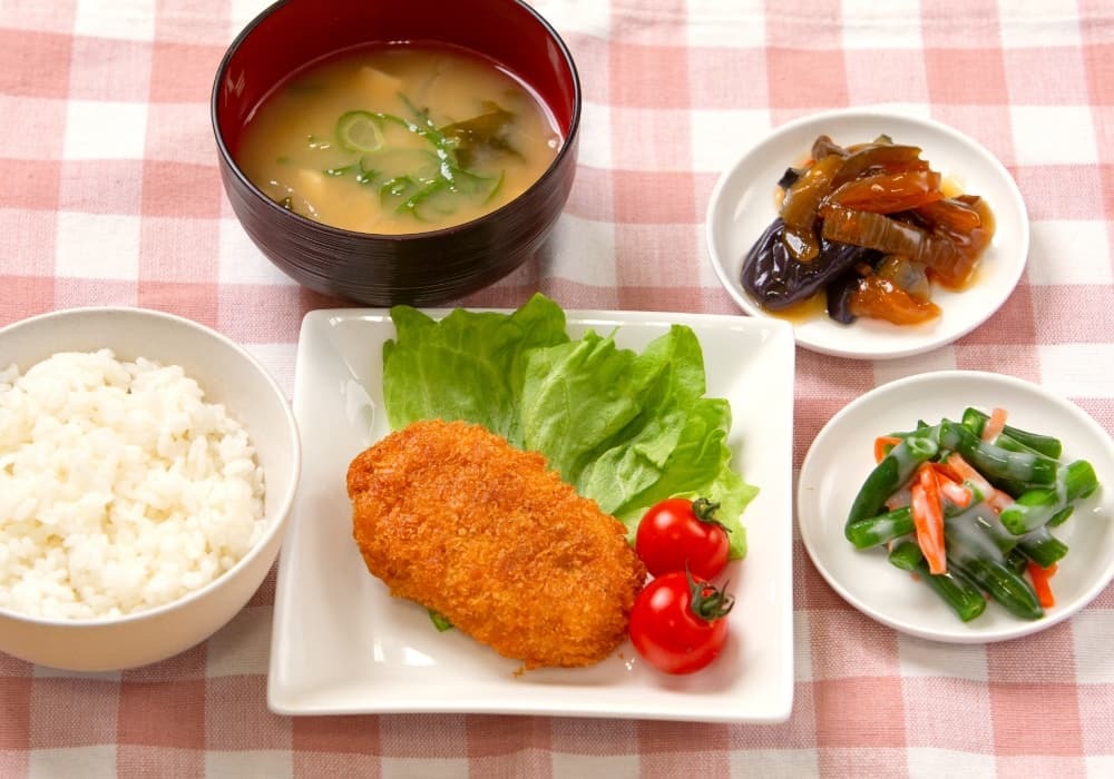 調理済み食材の配膳例