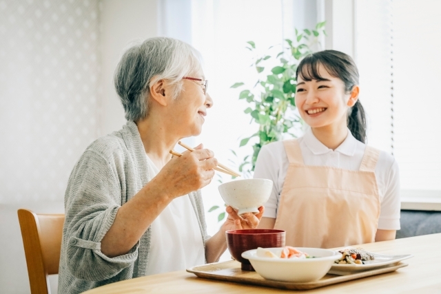 老人ホームの食事とは