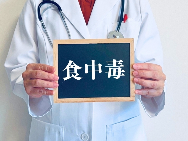 【施設長必見】見えない恐怖「ウェルシュ菌」老人ホームの食中毒は“作り置き”が危ない！調理済み食材で実現する絶対安全な食事提供とは？