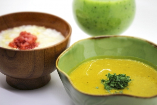 ミキサー食の課題を調理済み食材で解決！人手不足と品質向上を両立する方法